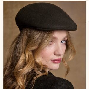 Classic Black Wool Beret-LIKE NEW